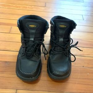 Black leather Keen boots